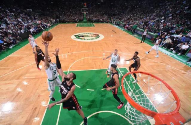 开云体育官网-斯马特缺席怀特做先锋 绿军完美开局由他定基调