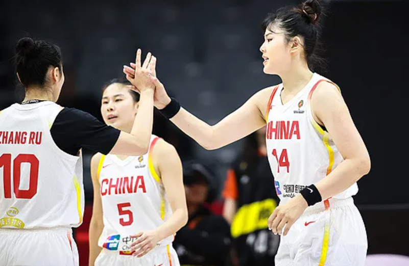 开云Kaiyun官网入口-女篮首节被比利时压制！杨舒予+2内低迷，张曼曼惊喜，防守需警惕